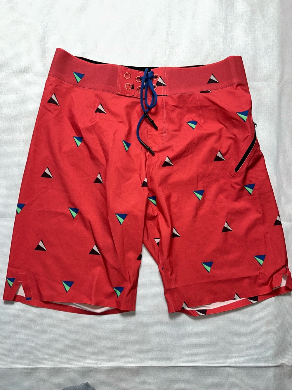 Lululemon red board short style men’s shorts size 32